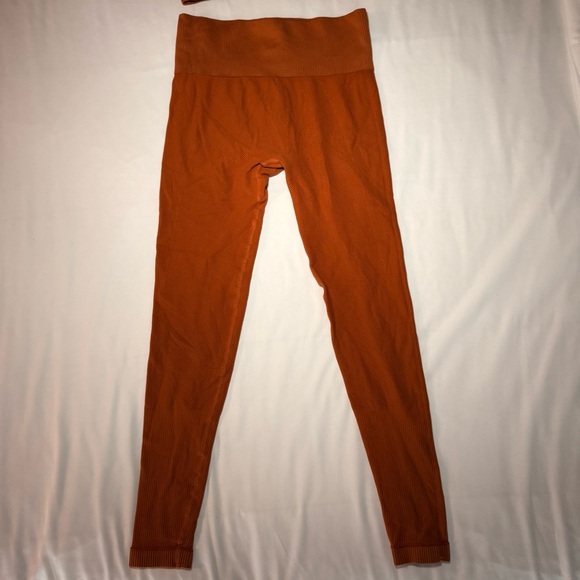 PrettyLittleThing Burnt Orange Activewear Top - Picture 8 of 11
